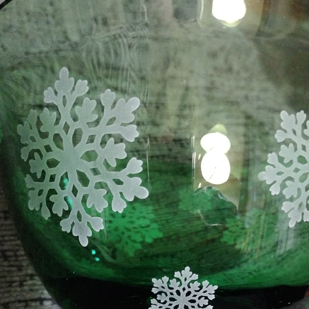 Green Snowflake Glass Vase - Picture 4 of 4